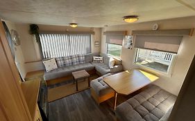 Baileys Caravan Sealands - Dog Friendly